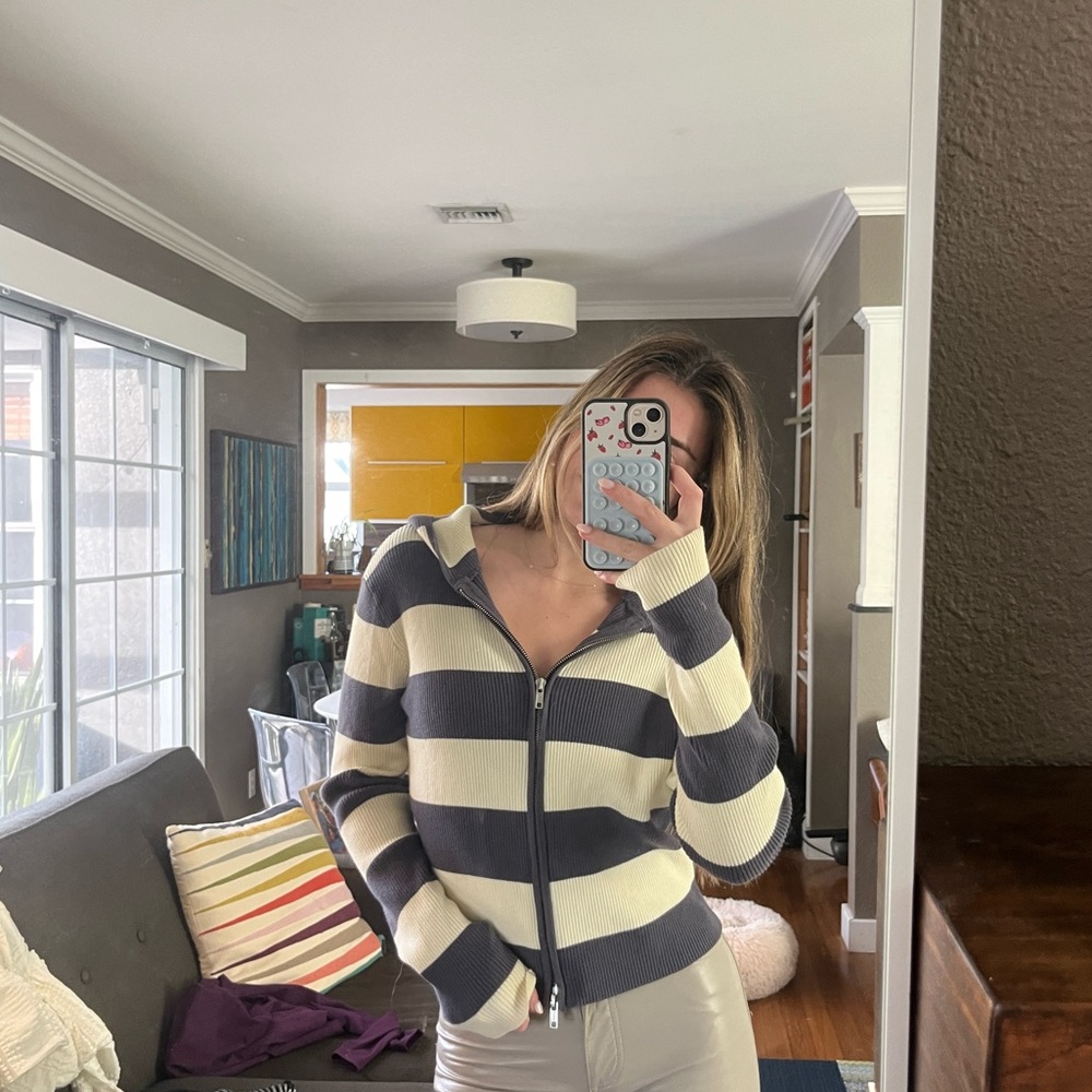Brandy Melville Zip Up